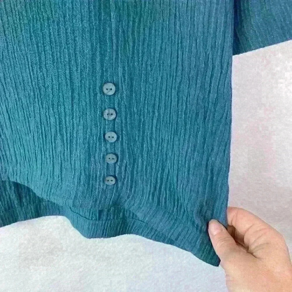 Soft Surrondings Blue 3/4 Sleeve Crinkle‎ Textured Button Accents Tunic Size L - Picture 8 of 14